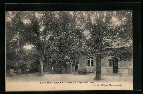 AK La Chaumiére, Cour de Récréation