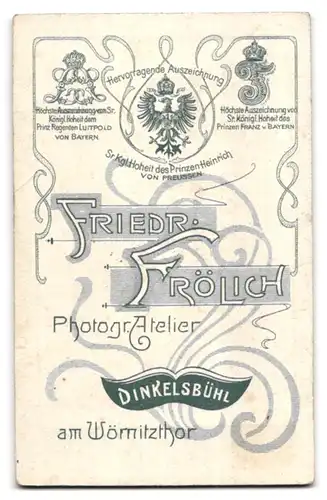 Fotografie Fr. Frölich, Dinkelsbühl, Kleinkind mit Rose auf Stuhl stehend