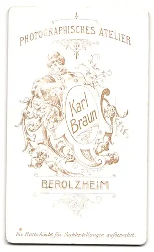 Fotografie Karl Baum, Berolzheim, Junge Frauen mit Kreuzkette