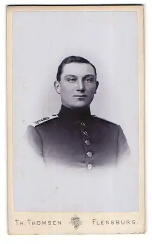 Fotografie Th. Thomsen, Flensburg, Friesische Strasse 2, Junger Soldat in Uniform