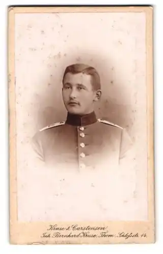Fotografie Kruse & Carstensen, Thorn, Schlossstrasse 14, Junger Soldat des 11. Regiments in Uniform
