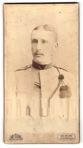 Fotografie Aug. Wilcke, Innsbruck, Rudolfstrasse 1, Österreichischer Soldat mit Schützenschnur an der Uniform