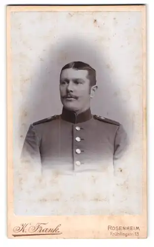 Fotografie Karl Frank, Rosenheim, Frühlingstrasse 13, Junger Soldat mit Oberlippenbart in Uniform