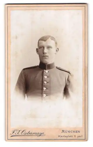 Fotografie F. X. Ostermayr, München, Karlsplatz 6, Soldat in Uniform mit Moustache