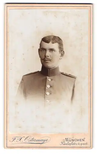 Fotografie F. X. Ostermayr, München, Karlsplatz 6, Soldat in Uniform mit Moustache