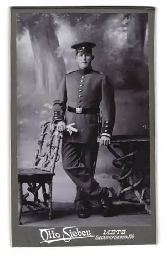 Fotografie Otto Sieber, Metz, Diedenhofenerstr. 105, Soldat in Uniform Rgt. 8 mit Bajonett