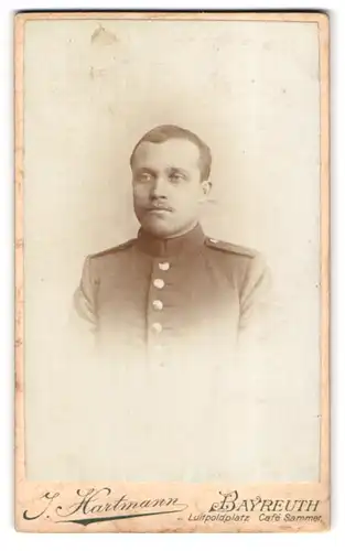 Fotografie J. Kartmann, Bayreuth, Luitpoldplatz, Soldat in Uniform Rgt, 1 mit Moustache
