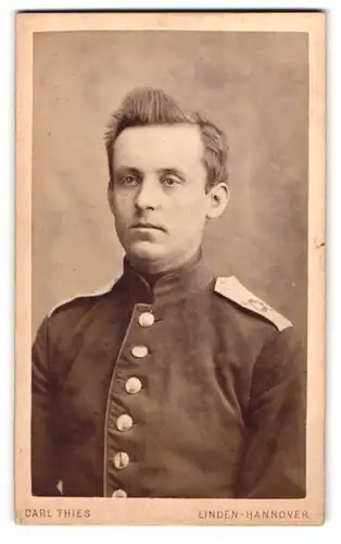 Fotografie Carl Thies, Hannover-Linden, junger Soldat in Uniform Rgt. 73