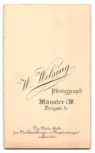 Fotografie W. Welsing, Münster i. W., Bergstr. 4, Portrait Einjährig-Freiwilliger Uffz. in Uniform Rgt. 13 mit Moustache