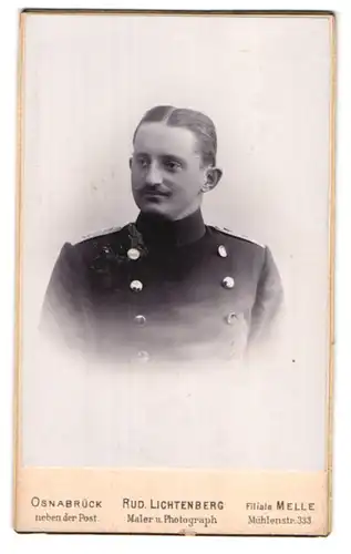 Fotografie Rud. Lichtneberg, Osnabrück, Soldat in Uniform mit Moustache