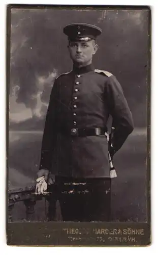 Fotografie Theodor Harder & Söhne, Celle, Soldat in Uniform Rgt. 77 mit Bajonett und Portepee