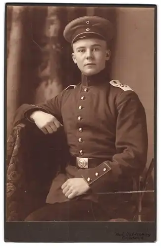 Fotografie Rud. Lichtenberg, Osnabrück, Möserstrasse 24, Soldat vom 60. Regiment in Uniform