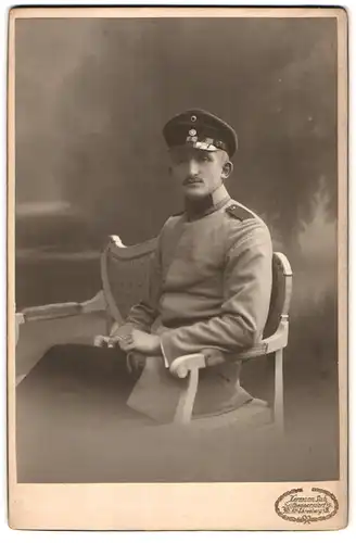 Fotografie Hermann Luh, Alt-Ehrenberg i./Röh., Soldat in Unifrom mit Oberlippenbart und Schirmmütze