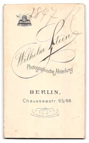 Fotografie Wilhelm Stein, Berlin, Chausseestr. 65-66, Eleganter Herr mit Oberlippenbart