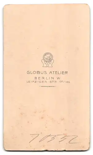 Fotografie Atelier Globus, Berlin-W., Leipziger-Str. 132-135, Junge Dame mit zurückgebundenem Haar