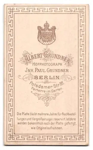 Fotografie Albert Grundner, Berlin, Potsdamer-Str. 111, Beleibter Herr im Anzug mit Schnauzbart