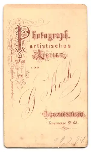 Fotografie G. Koch, Ludwigsburg, Portrait Grossmutter im Biedermeierkleid mit ihrem Enkelsohn im Anzug
