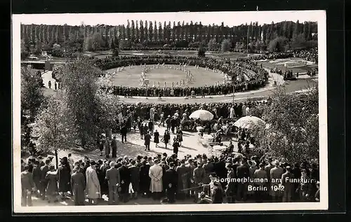 AK Berlin, Ausstellung 1942, Sommerblumen am Funkturm