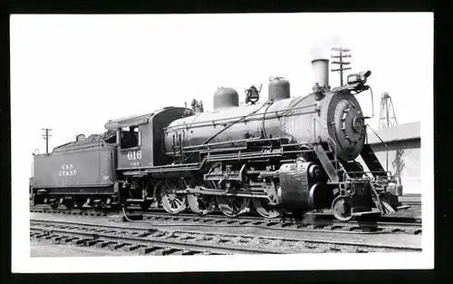 Fotografie E. Giffin, San Pedro, Ansicht Denver / Colorado, Dampflok Nr. 616 der C. & S. A.T. & S.F., Eisenbahn USA