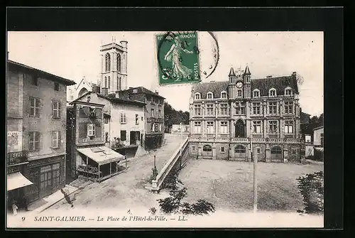 AK Saint-Galmier, La PLace de l`Hôtel-de-Ville