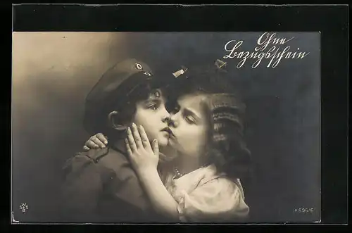 AK Ohne Bezugsschein, Kleiner Soldat und Mädchen küssen sich, Kinder Kriegspropaganda