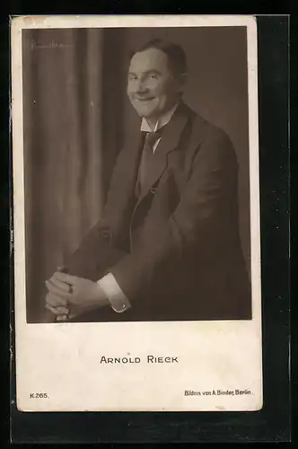 AK Schauspieler Arnold Rieck im Anzug mit Krawatte
