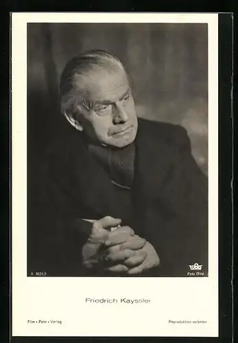 AK Schauspieler Friedrich Kayssler mit gefalteten Händen