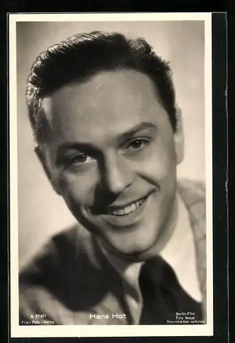 AK Schauspieler Hans Holt lächelt