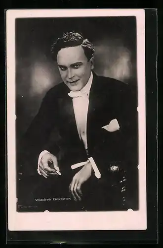 AK Schauspieler Wladimir Gaidarow mit Zigarette