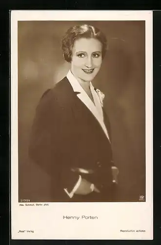 AK Schauspielerin Henny Porten mit Händen in den Taschen