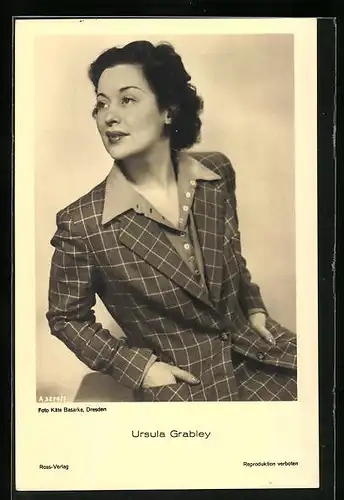 AK Schauspielerin Ursula Grabley im Kostüm