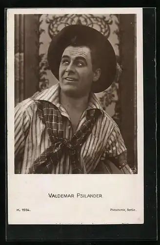 AK Schauspieler Valdemar Psilander mit legerer Kleidung