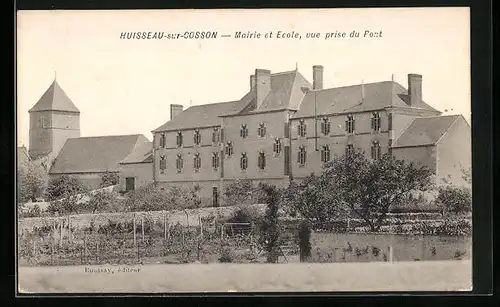 AK Huisseau-sur-Cosson, Mairie et Ecole, vue prise du Pont