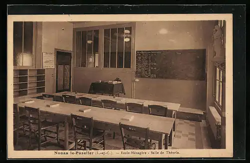 AK Nouan-le-Fuzelier, Ecole Ménagère, Salle de Théorie