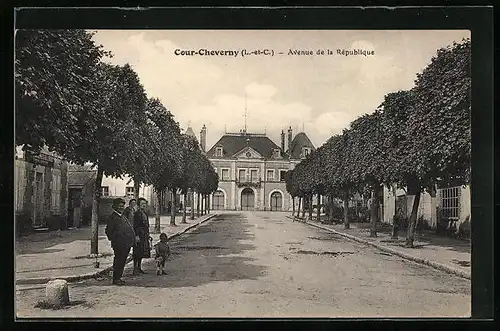AK Cour-Cheverny, Avenue de la République