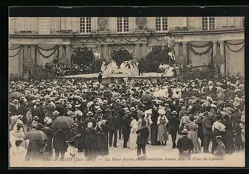 AK Blois, Fêtes de Blois 1907, La Muse fleurie, Représentation donnée dans la cour du château