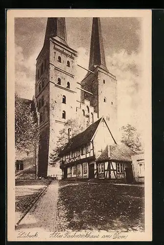 AK Lübeck, Altes Fachwerkhaus am Dom