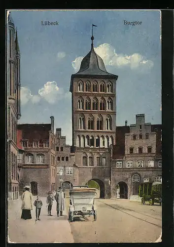 AK Lübeck, Strassenpartie am Burgtor
