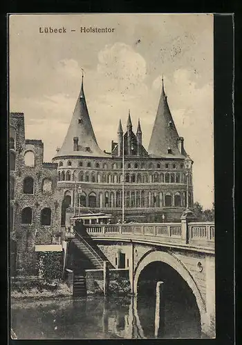 AK Lübeck, Holstentor mit Brücke