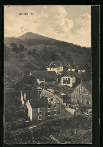 AK Schnierlach, Strassenpartie am Berg