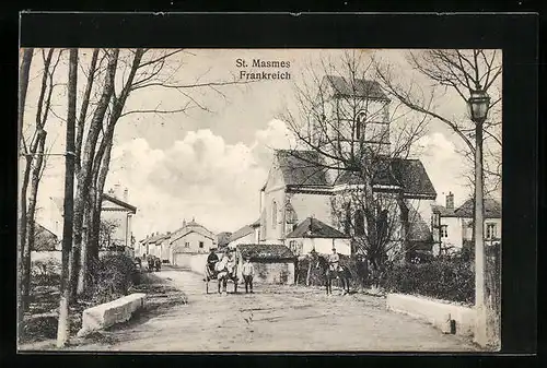 AK St. Masmes, Strassenpartie mit Kirche, Eglise
