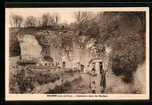 AK Bourré, Habitation dans les Rochers