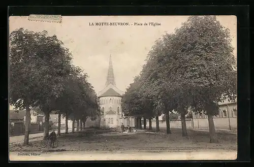 AK La Motte-Beuvron, Place de l`Eglise