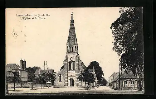 AK La Motte-Beuvron, L`Eglise et la Place