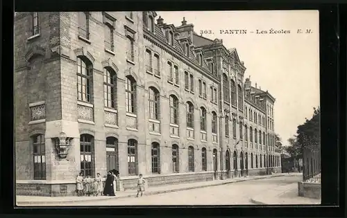 AK Pantin, Les Écoles