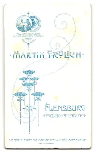 Fotografie Martin Frölich, Flensburg, Norderhofenden 9, Edle Frau mit Buch