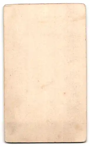 Fotografie unbekannter Fotograf und Ort, Soldat in Uniform