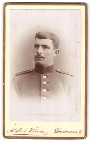 Fotografie Adalbert Werner, München, Dachauerstrasse 6, Junger Soldat in Uniform
