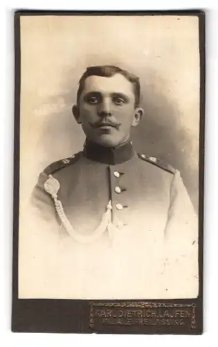 Fotografie Karl Dietrich, Laufen, Junger Soldat in Uniform mit Schützenschnur