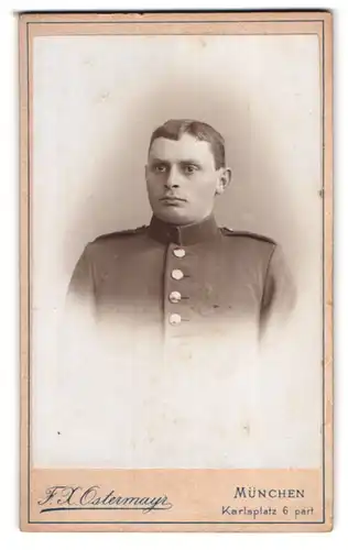 Fotografie F. X. Ostermayer, München, Karlsplatz 6, Junger Soldat in Uniform